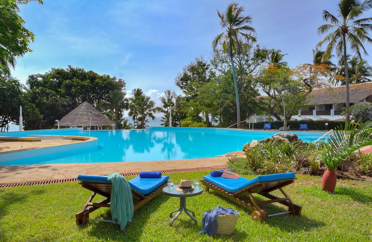 Diamonds Leisure Beach & Golf Resort Диани-Бич Экстерьер фото The pool at the Serena Beach Resort