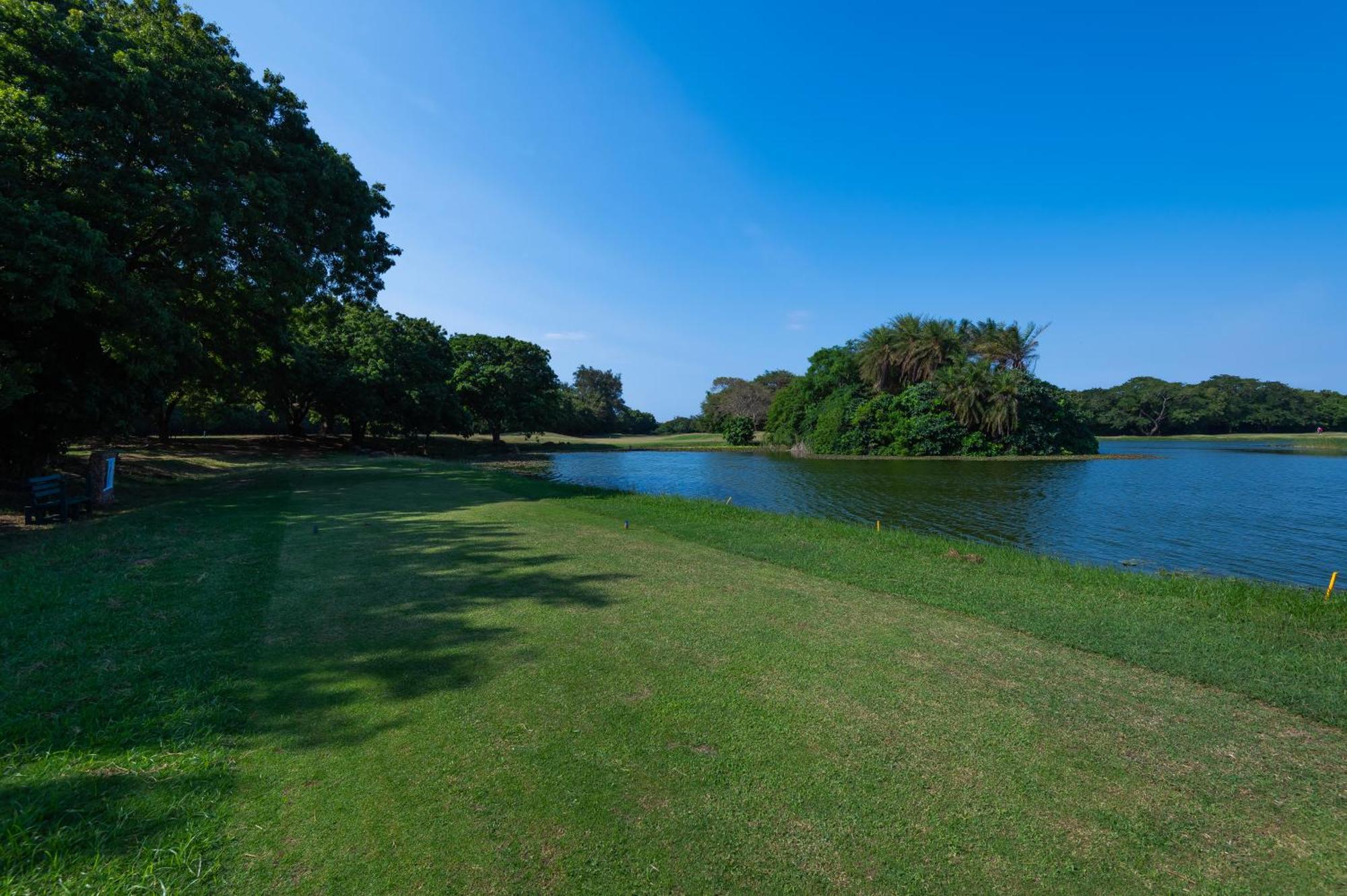 Diamonds Leisure Beach & Golf Resort Диани-Бич Экстерьер фото View of the lake