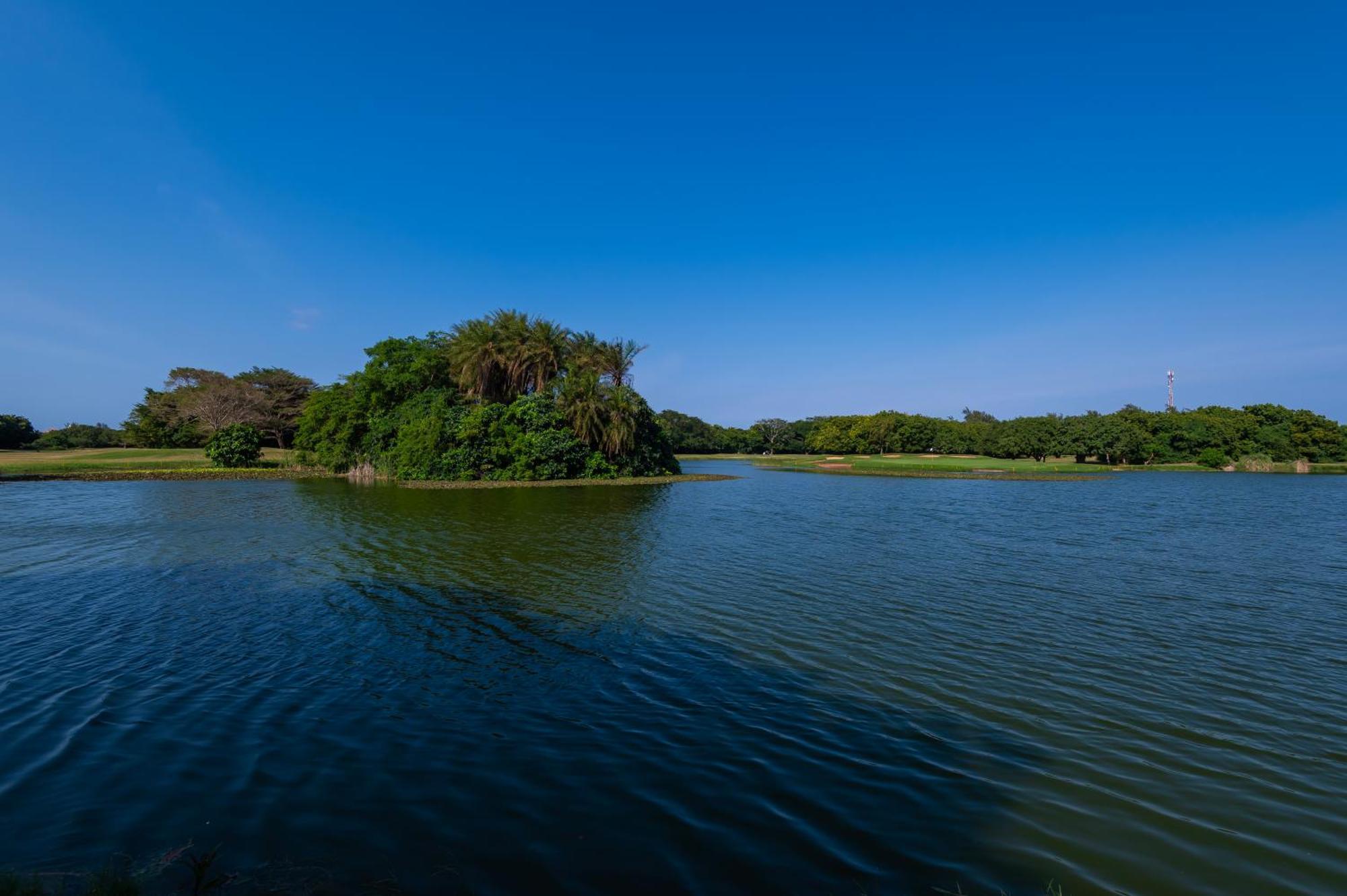 Diamonds Leisure Beach & Golf Resort Диани-Бич Экстерьер фото View of the lagoon