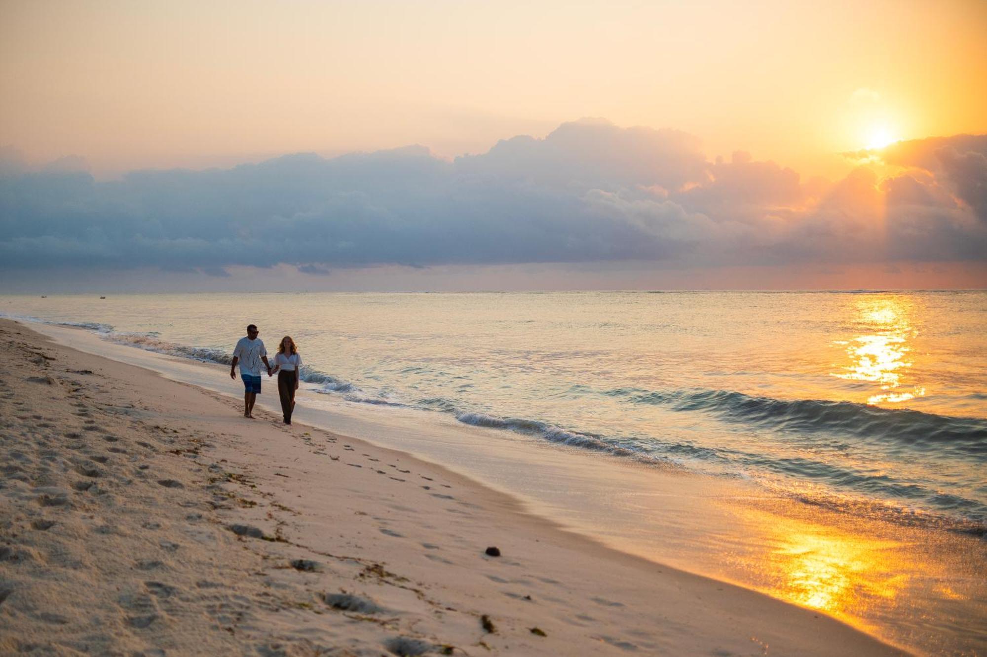 Diamonds Leisure Beach & Golf Resort Диани-Бич Экстерьер фото Sunset at the beach