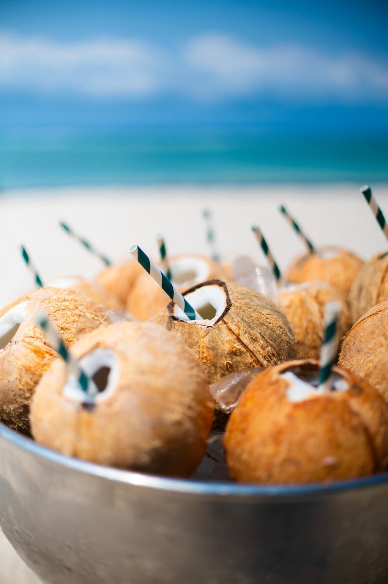 Diamonds Leisure Beach & Golf Resort Диани-Бич Экстерьер фото Coconut water