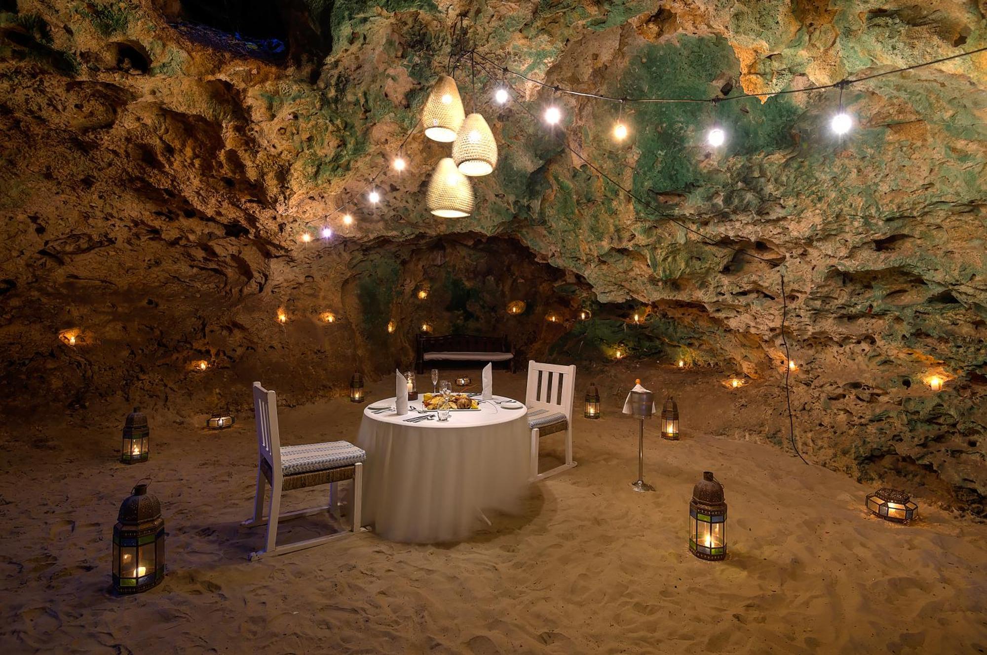 Diamonds Leisure Beach & Golf Resort Диани-Бич Экстерьер фото The Cave Restaurant