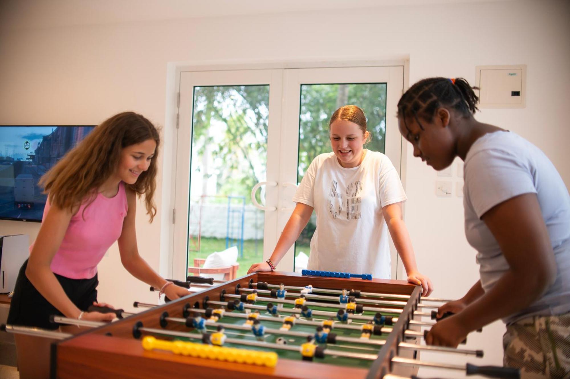 Diamonds Leisure Beach & Golf Resort Диани-Бич Экстерьер фото Table football