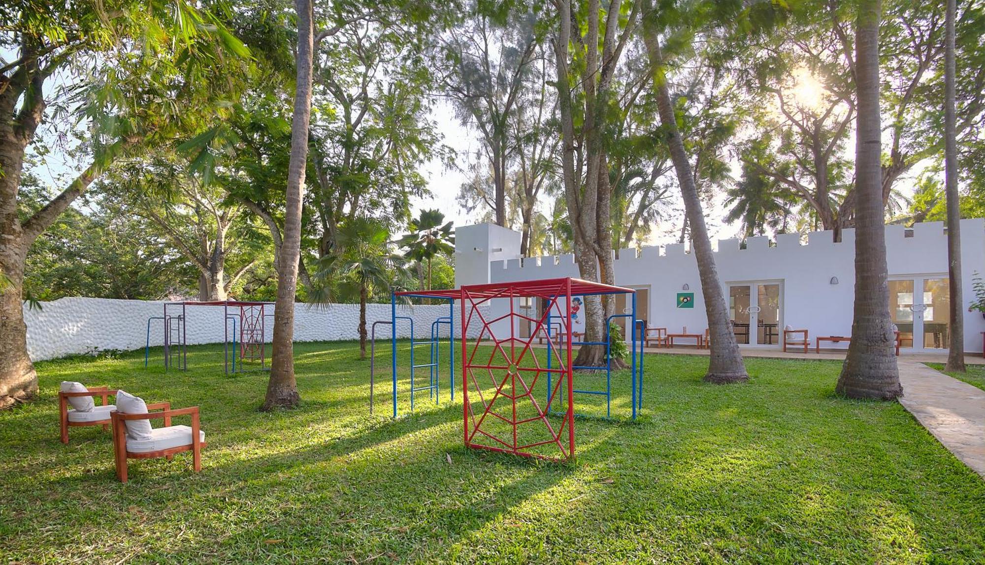 Diamonds Leisure Beach & Golf Resort Диани-Бич Экстерьер фото Playground