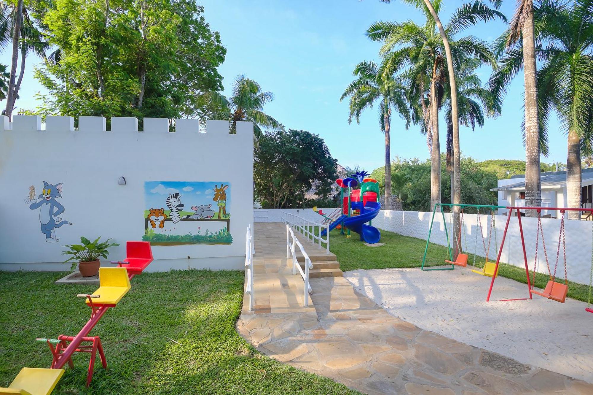 Diamonds Leisure Beach & Golf Resort Диани-Бич Экстерьер фото Playground