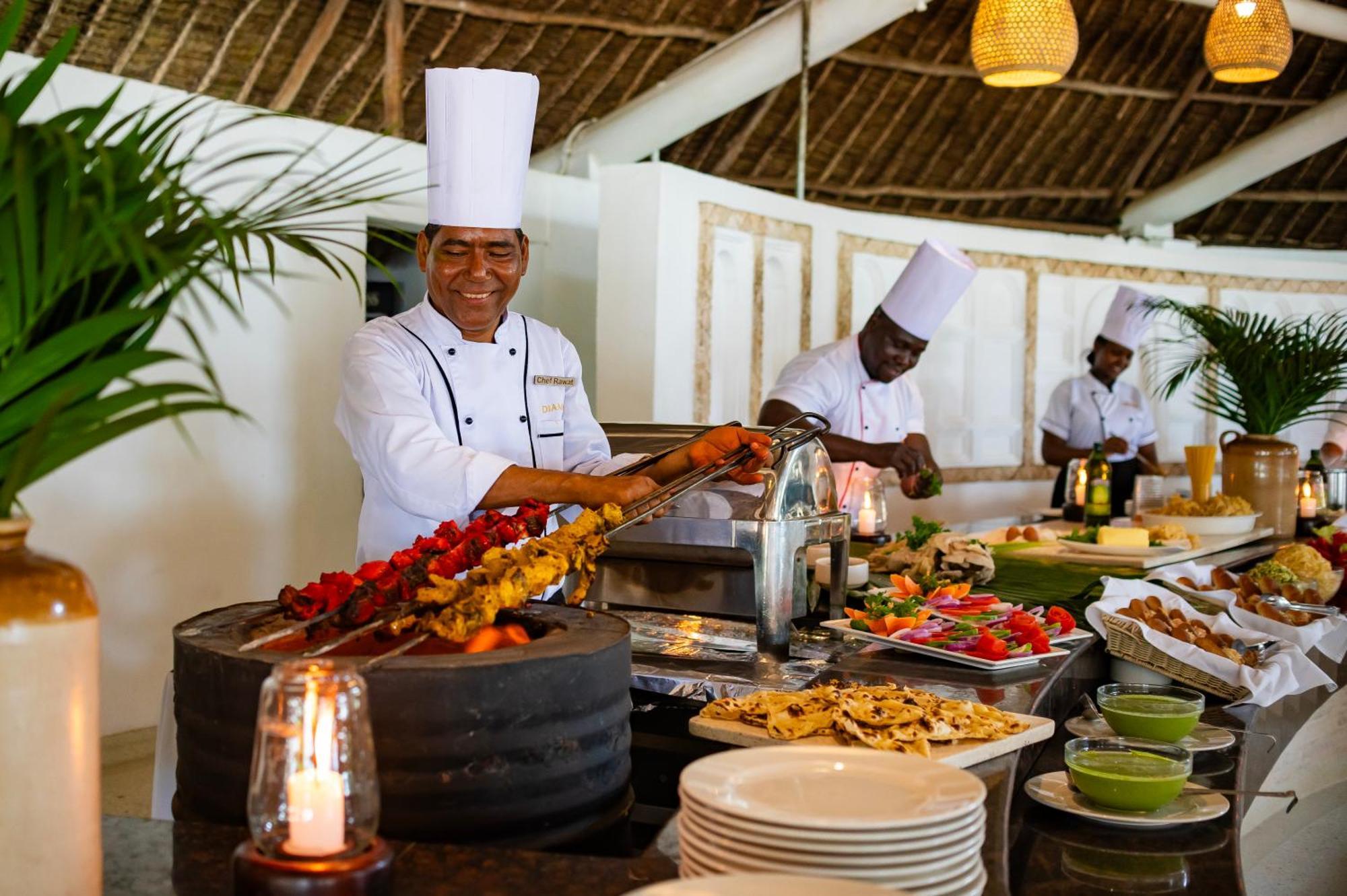 Diamonds Leisure Beach & Golf Resort Диани-Бич Экстерьер фото A buffet at a resort
